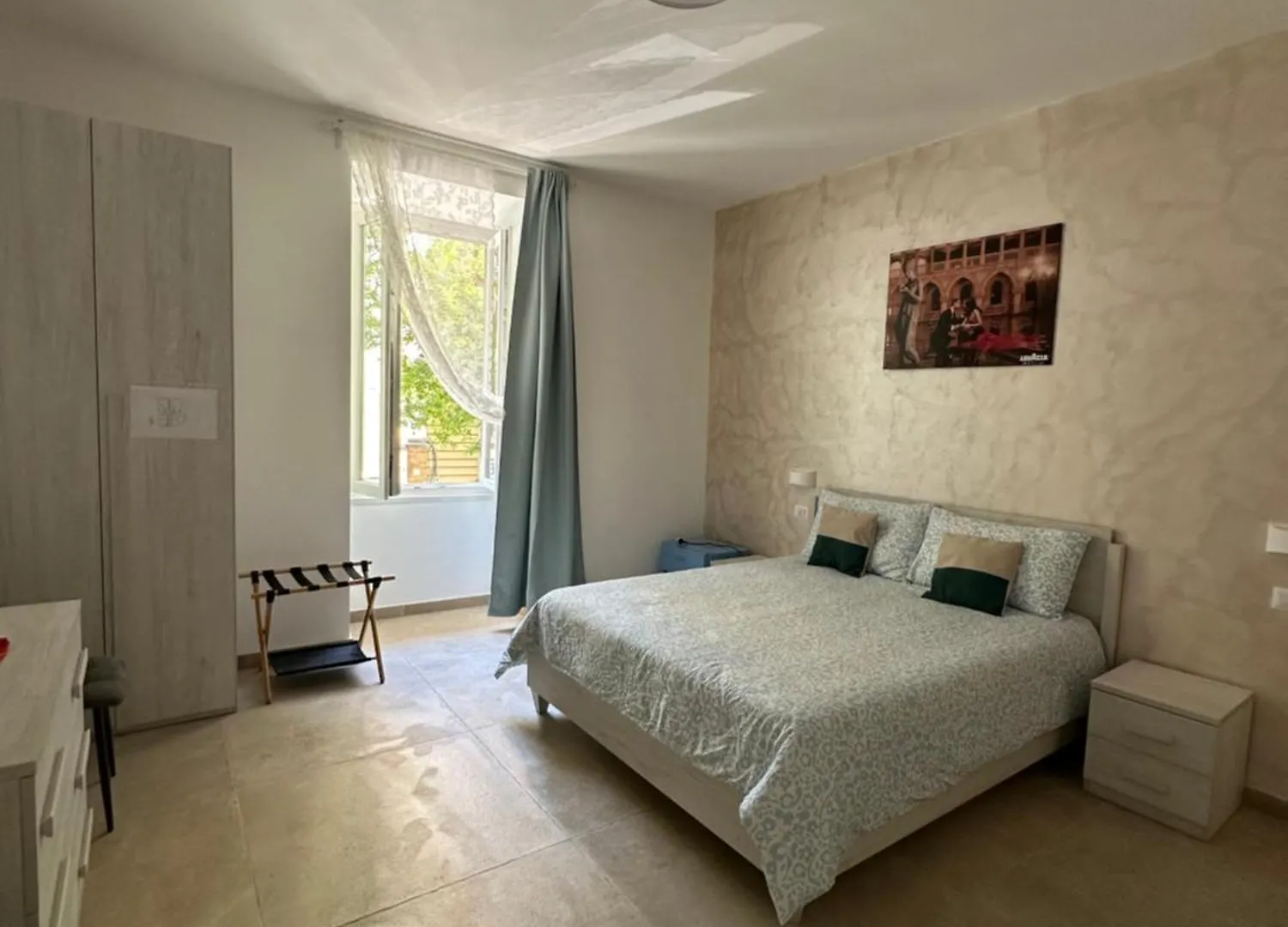 Youroominrome Guest house