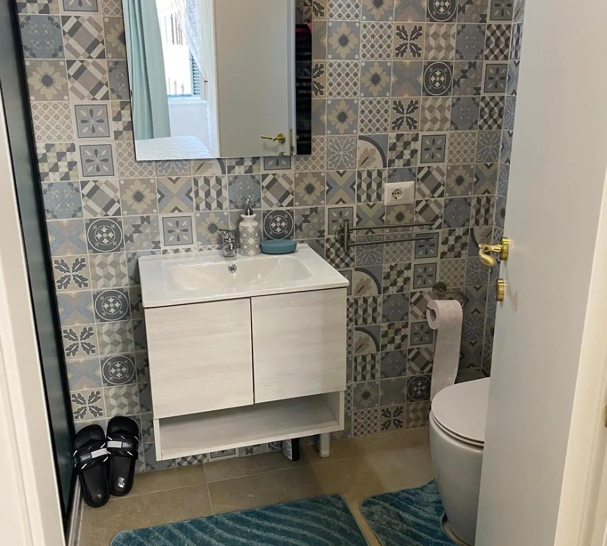 Guest house Youroominrome Italy
