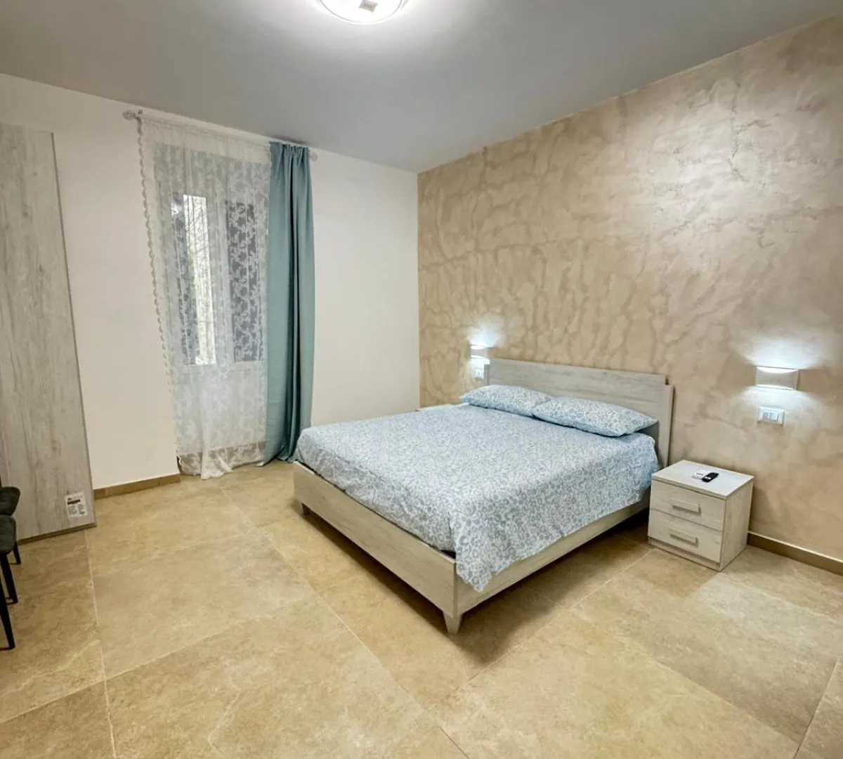 Youroominrome