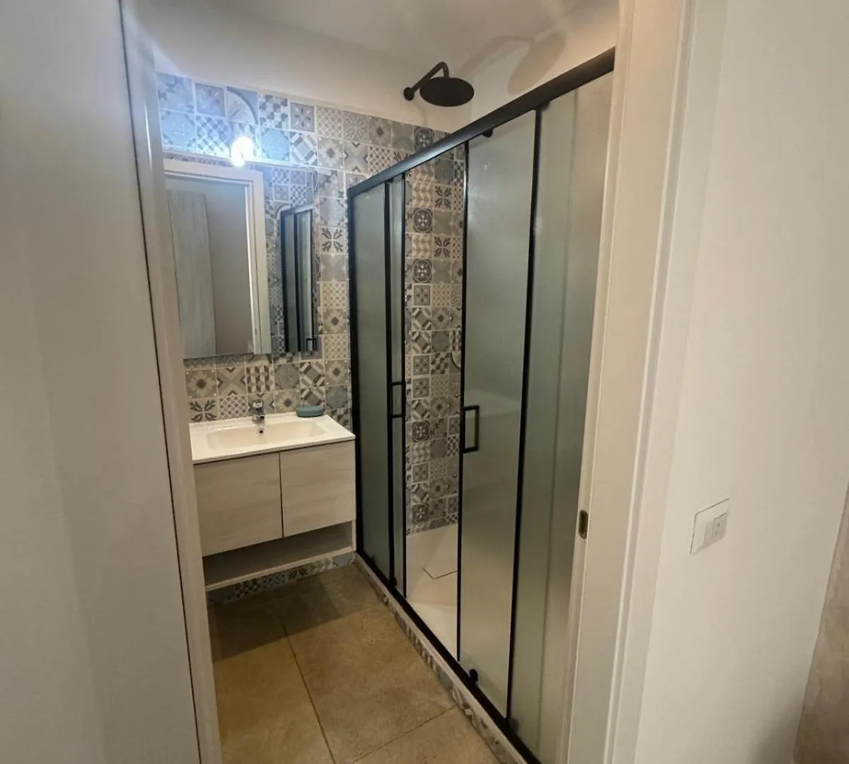 Youroominrome Guest house